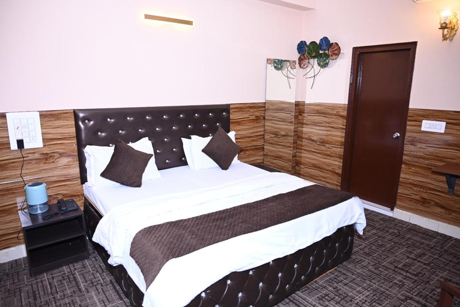Hotel Kuber Rāi Exteriér fotografie