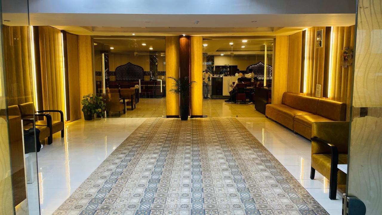 Hotel Kuber Rāi Exteriér fotografie
