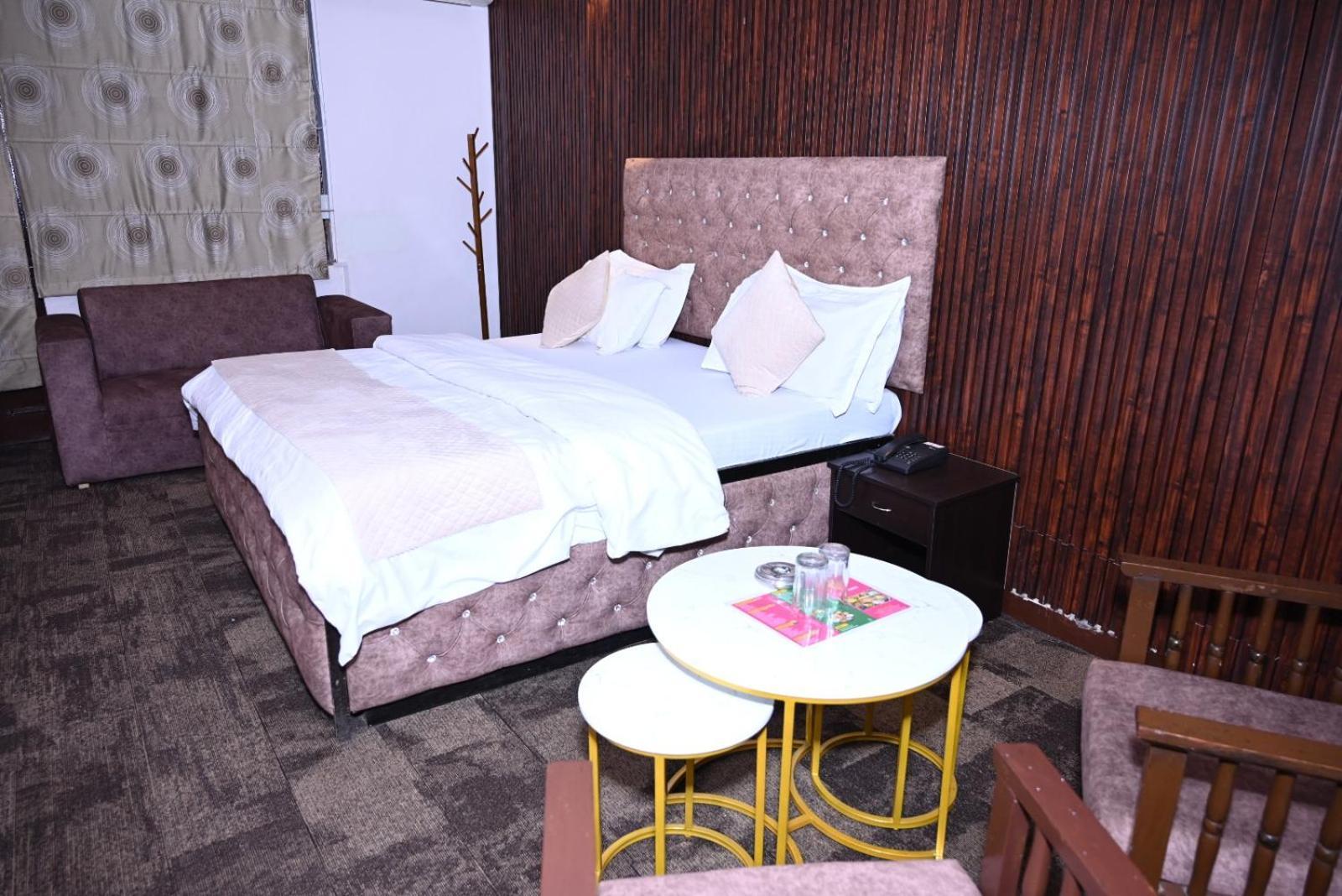 Hotel Kuber Rāi Exteriér fotografie