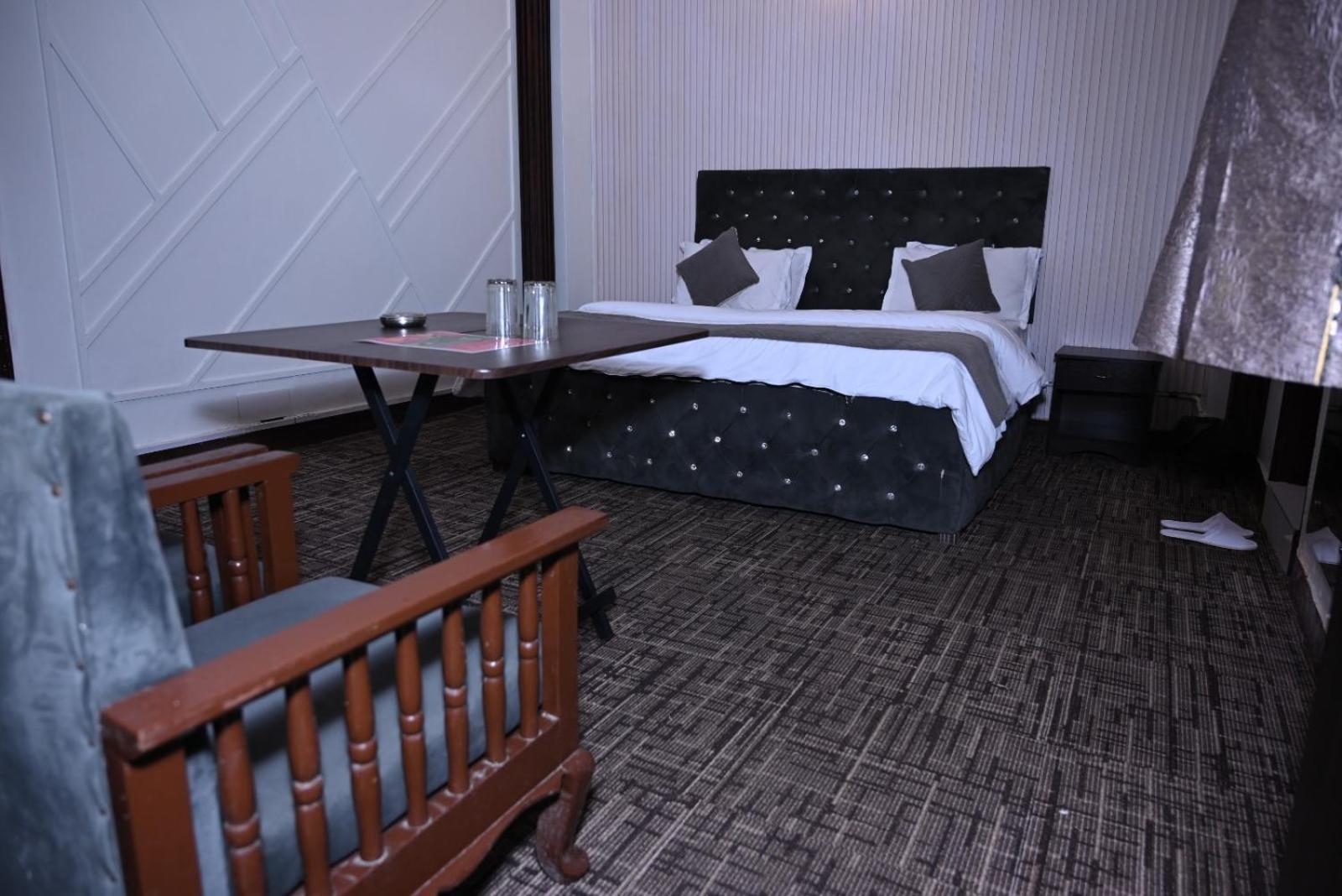 Hotel Kuber Rāi Exteriér fotografie