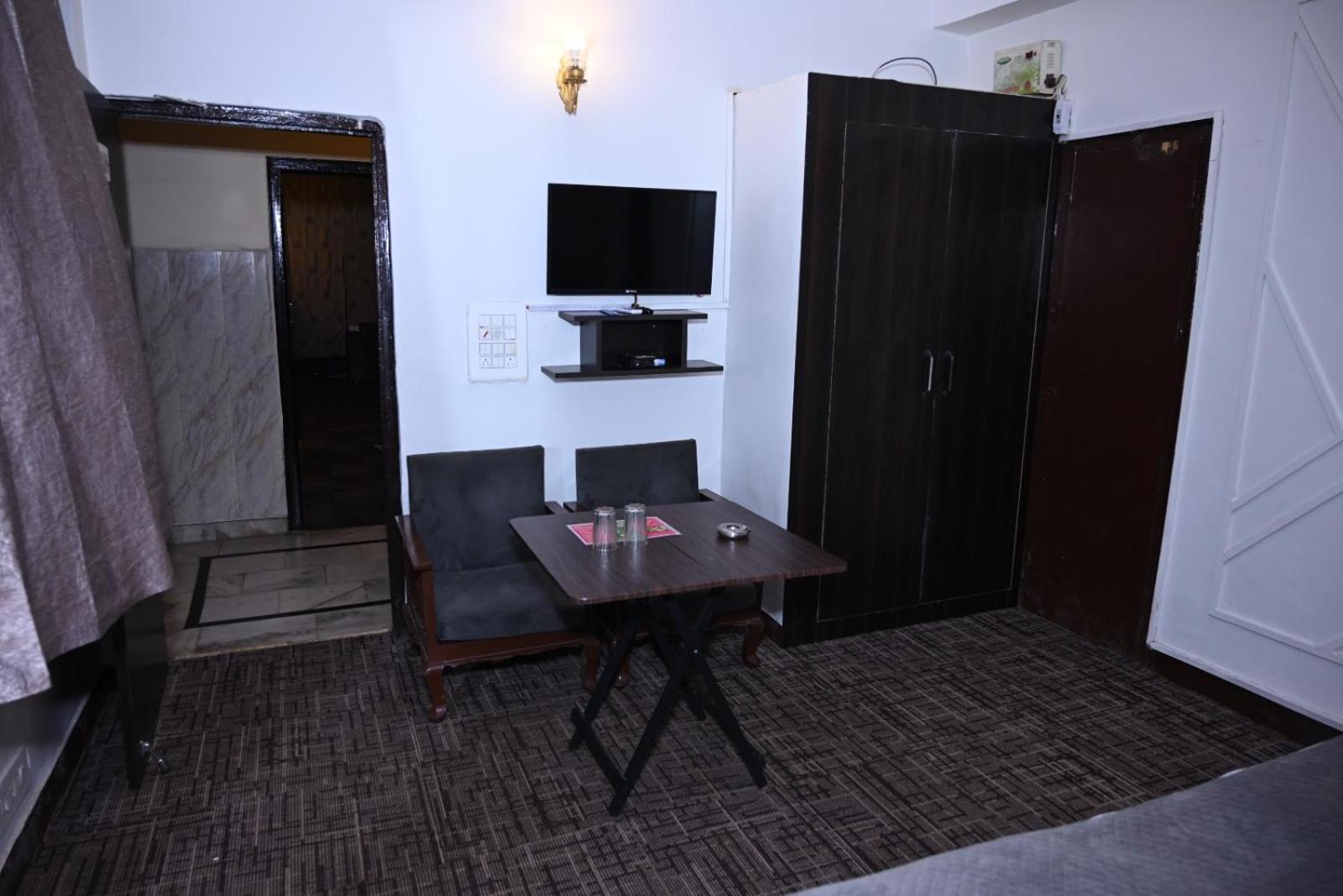 Hotel Kuber Rāi Exteriér fotografie