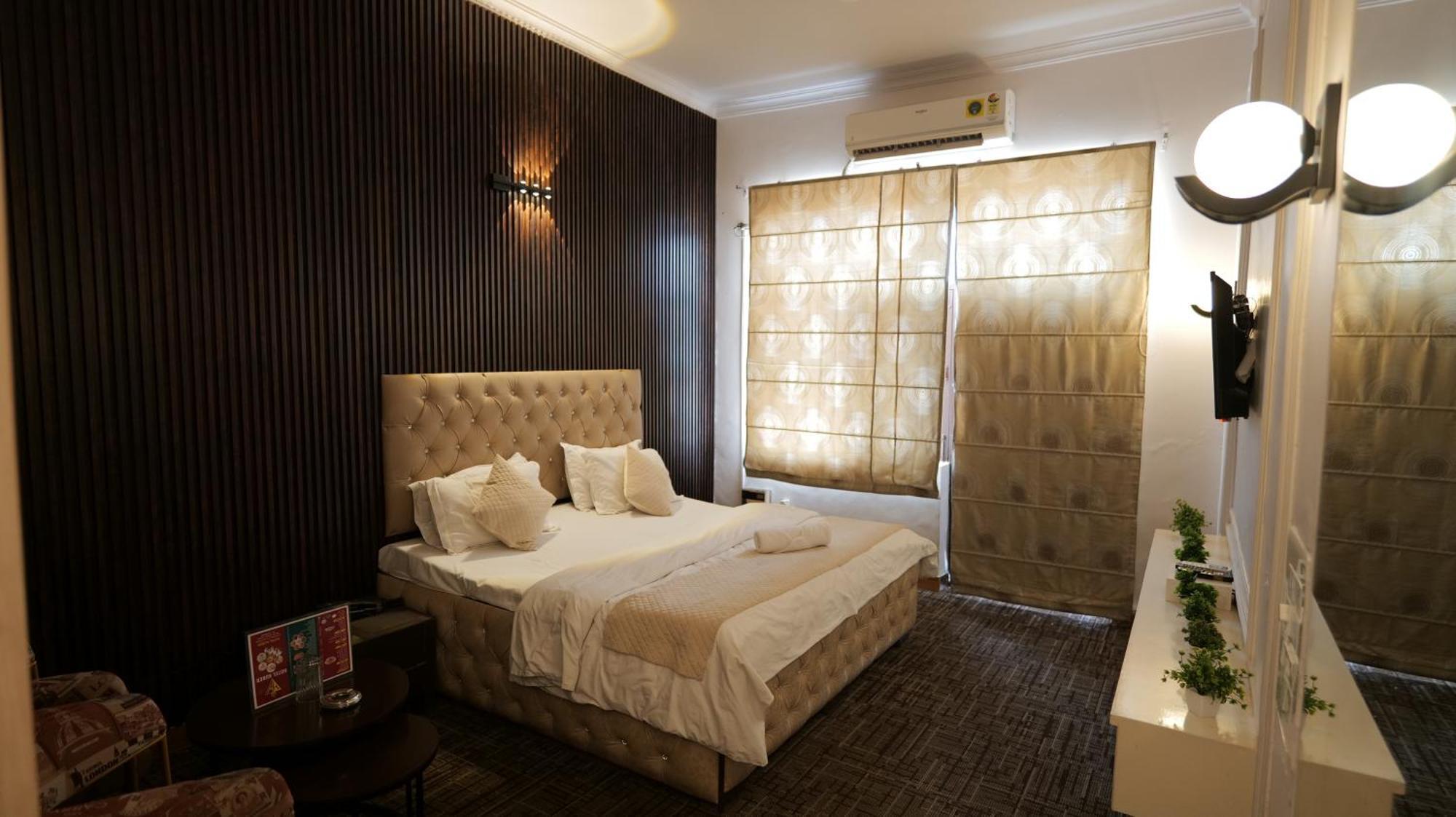 Hotel Kuber Rāi Exteriér fotografie